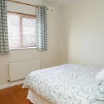 Spacious 4 Bedroom & 4 Bathrooms بيت للعطل