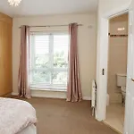 Spacious 4 Bedroom & 4 Bathrooms بيت للعطل *