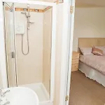 Spacious 4 Bedroom & 4 Bathrooms بيت للعطل غالواي
