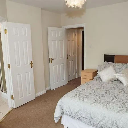 Spacious 4 Bedroom & 4 Bathrooms غالواي