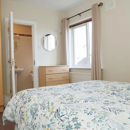 Spacious 4 Bedroom & 4 Bathrooms بيت للعطل