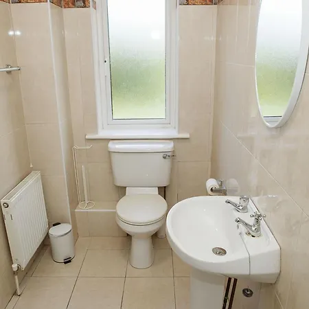 Spacious 4 Bedroom & 4 Bathrooms