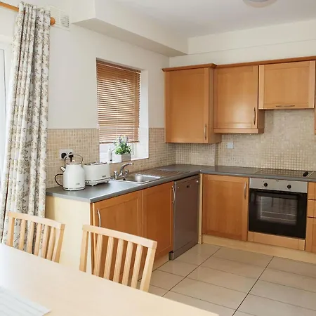 Spacious 4 Bedroom & 4 Bathrooms Galway
