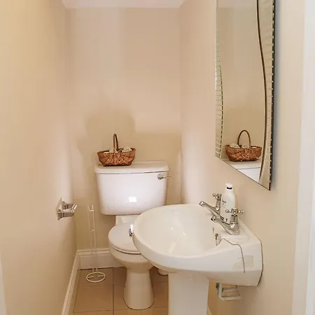 Spacious 4 Bedroom & 4 Bathrooms