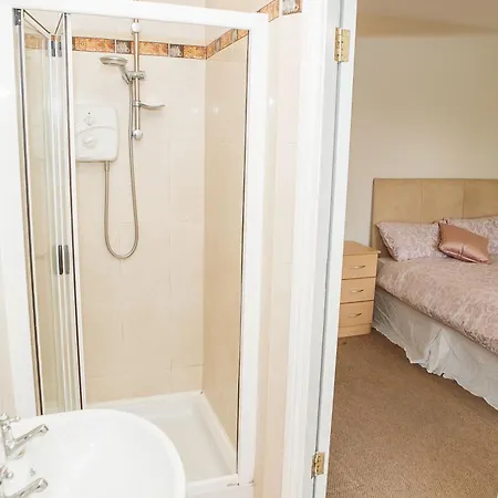 Spacious 4 Bedroom & 4 Bathrooms Vakantiehuis Galway