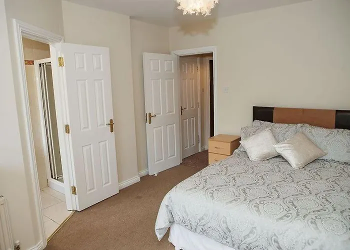 Spacious 4 Bedroom & 4 Bathrooms 戈尔韦