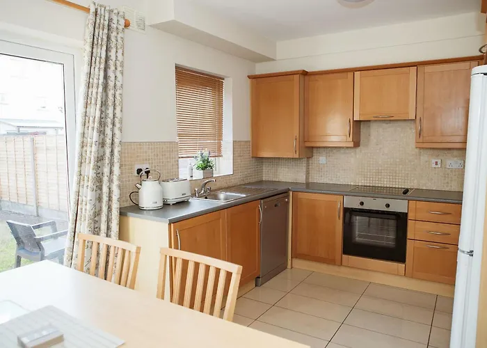 Spacious 4 Bedroom & 4 Bathrooms 戈尔韦