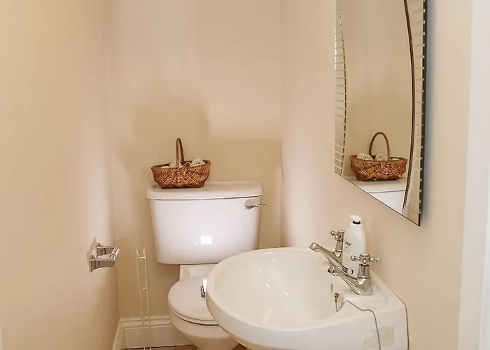 Spacious 4 Bedroom & 4 Bathrooms