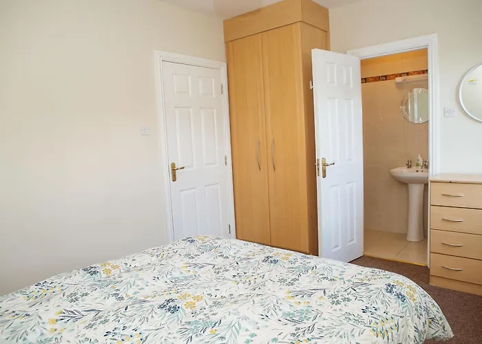 度假居 Spacious 4 Bedroom & 4 Bathrooms 戈尔韦