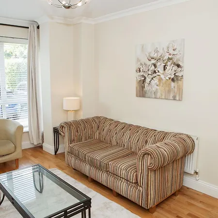 度假居 Spacious 4 Bedroom & 4 Bathrooms