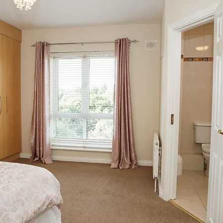 Spacious 4 Bedroom & 4 Bathrooms 度假居 *